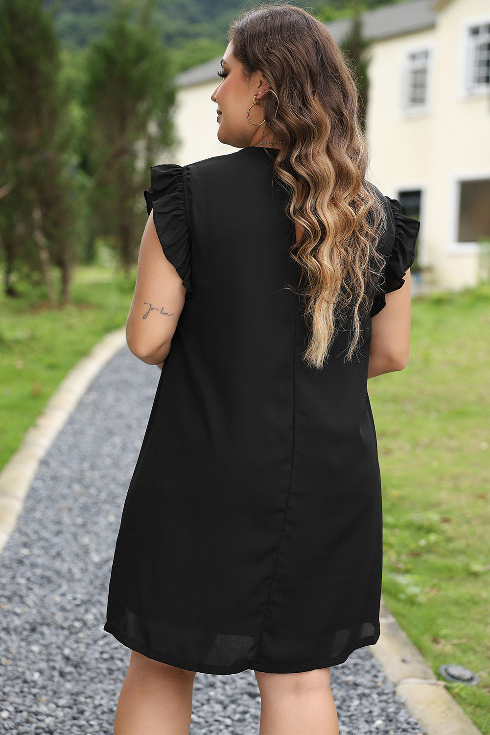 Black Keyhole Back Ruffled Plus Size Shift Dress